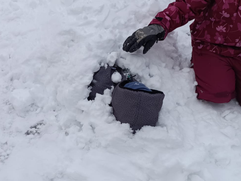 leirillä lapset hautasivat toisiaan lumeen