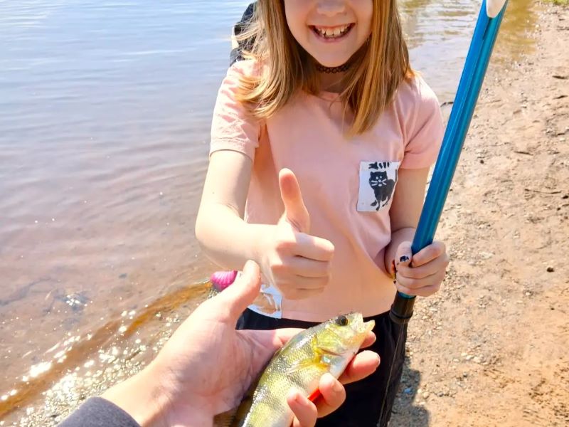 Lapsi sai kalan leirillä