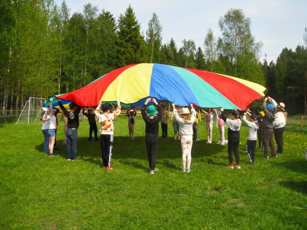 leikkivarjo Hilperin päiväleirillä