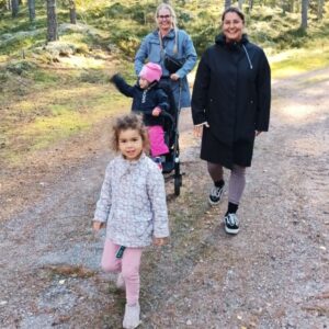 Kävelyllä perheleirillä