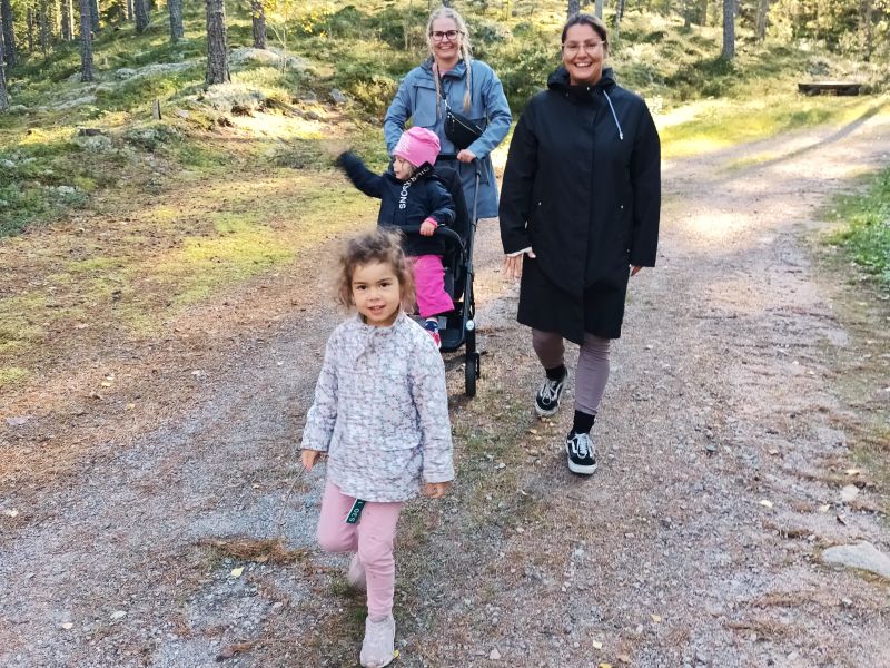 Kävelyllä perheleirillä