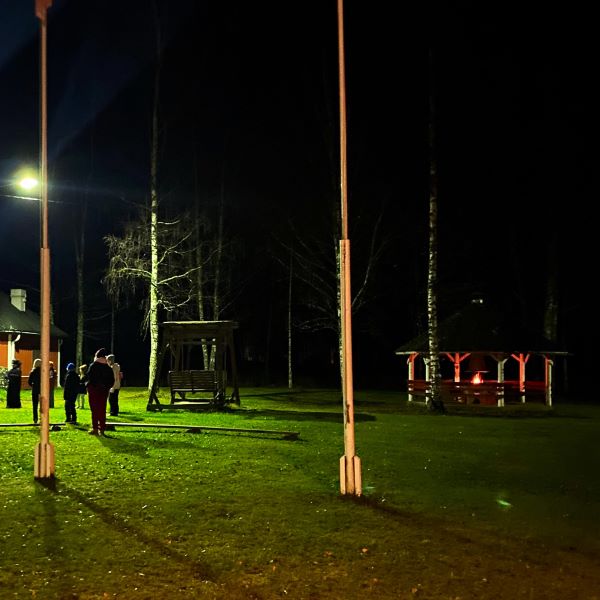 Pimeässä leikki on erityistä